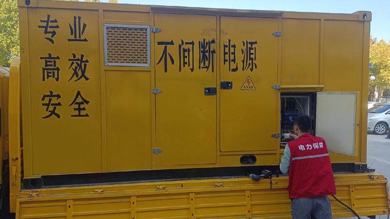 金坛柴油发电机组和UPS电源配合使用时，如何避免切换过程中的电力中断？